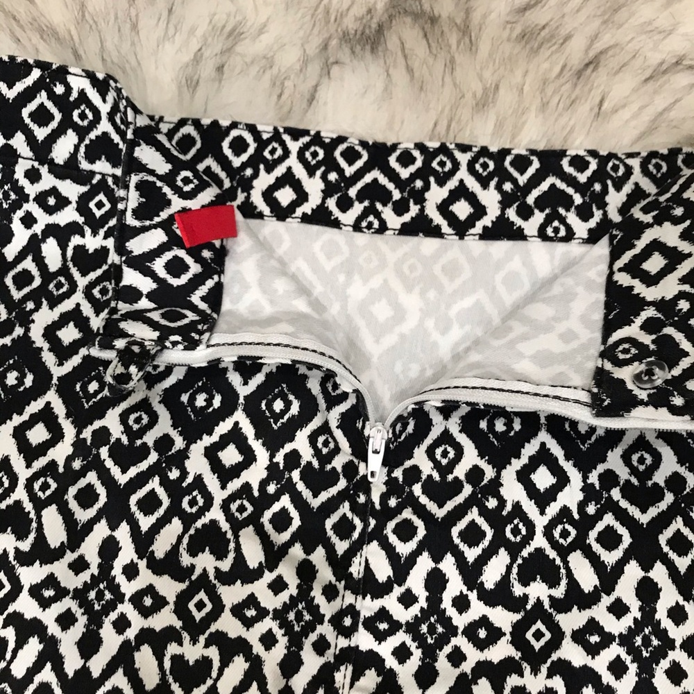 Divided black & white mini skirt. Worn once! - Picture 5 of 6